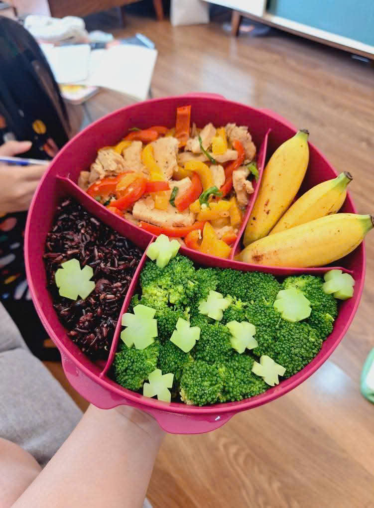 Tự nấu cơm mang đi làm, mẹ 8X giảm 15 kg sau 9 tháng - 7