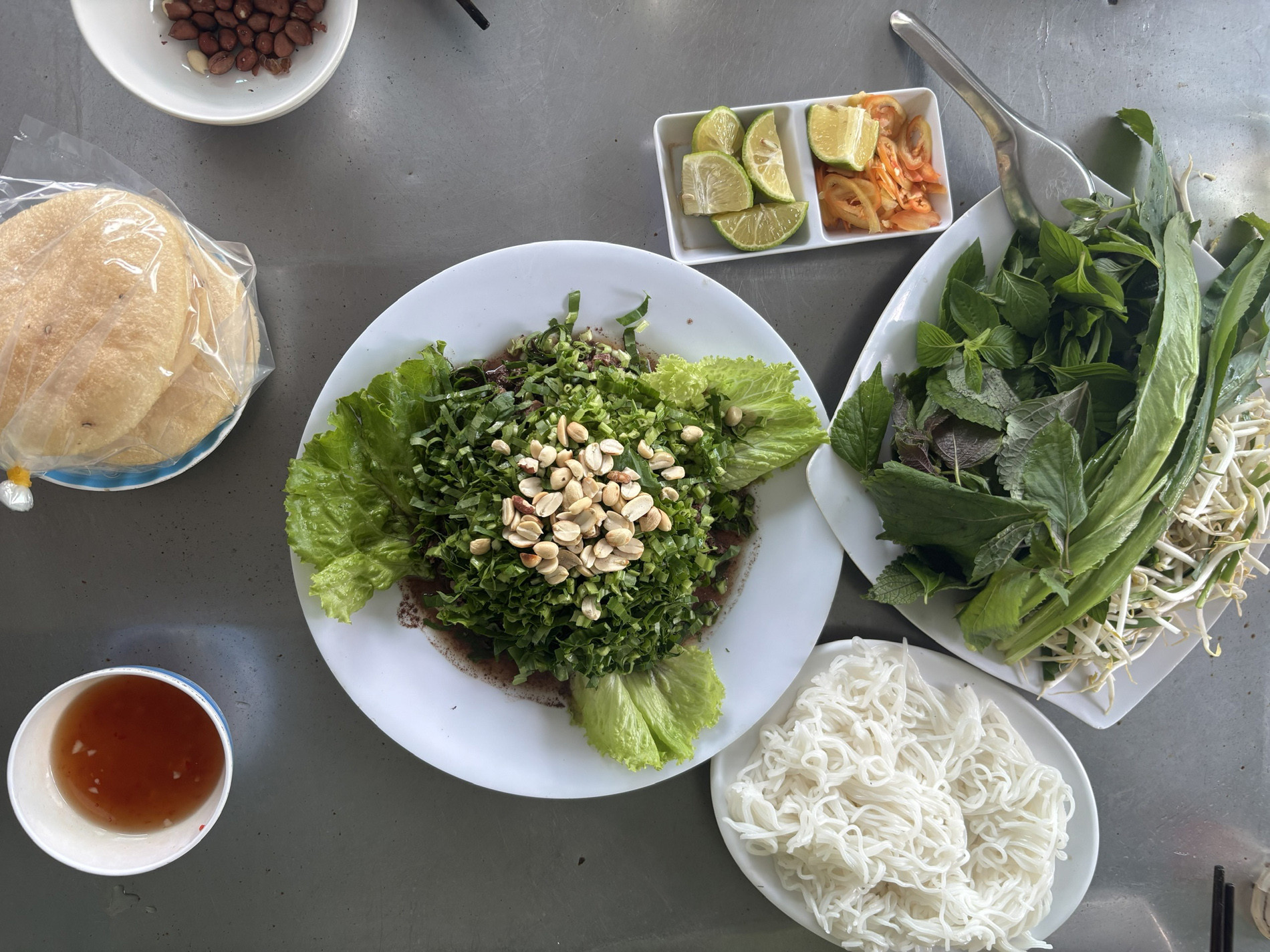 Vịt tương yêu - món ăn hấp dẫn chế biến từ thịt và tiết vịt được xem như đặc sản riêng có ở Vĩnh Long. Ảnh: Nhật Hà