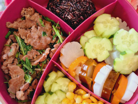 Tự nấu cơm mang đi làm, mẹ 8X giảm 15 kg sau 9 tháng