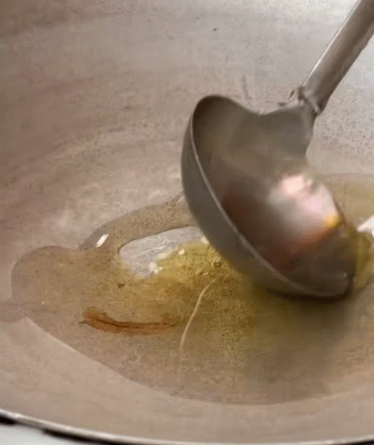 Món vịt tương yêu được chế biến khá đơn giản nhưng đòi hỏi sự khéo léo và nhanh tay để giữ trọn hương vị. Ảnh: Somo Farm Cửu Long