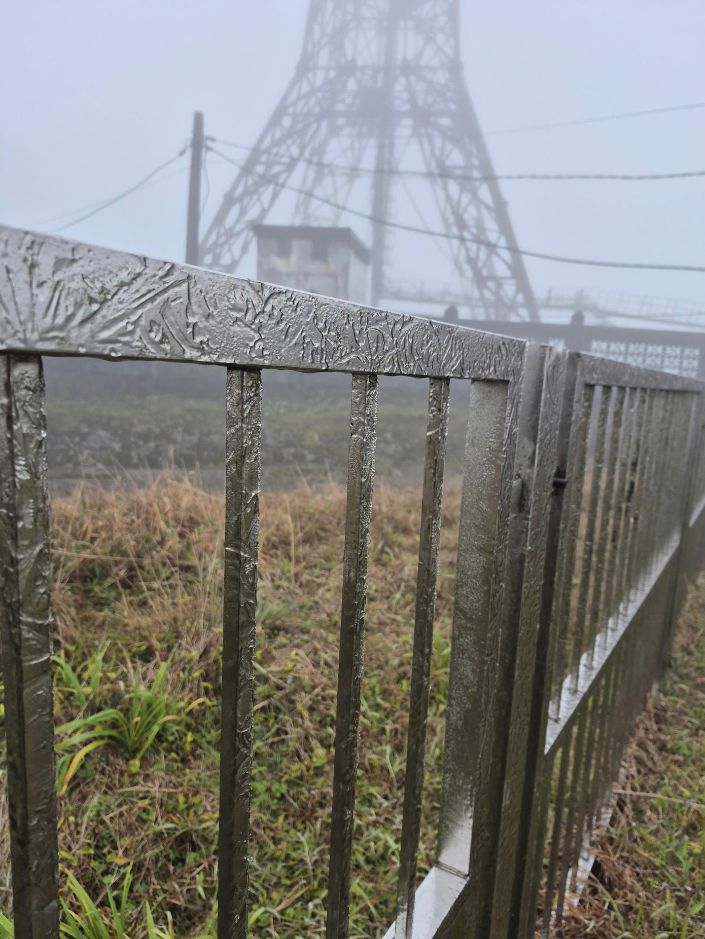 Những nơi nhiệt độ quá thấp, nhà trường đã cho học sinh nghỉ học trên lớp, thực hiện linh hoạt việc dạy học trực tuyến, cho học sinh ôn tập củng cố kiến thức tại nhà...