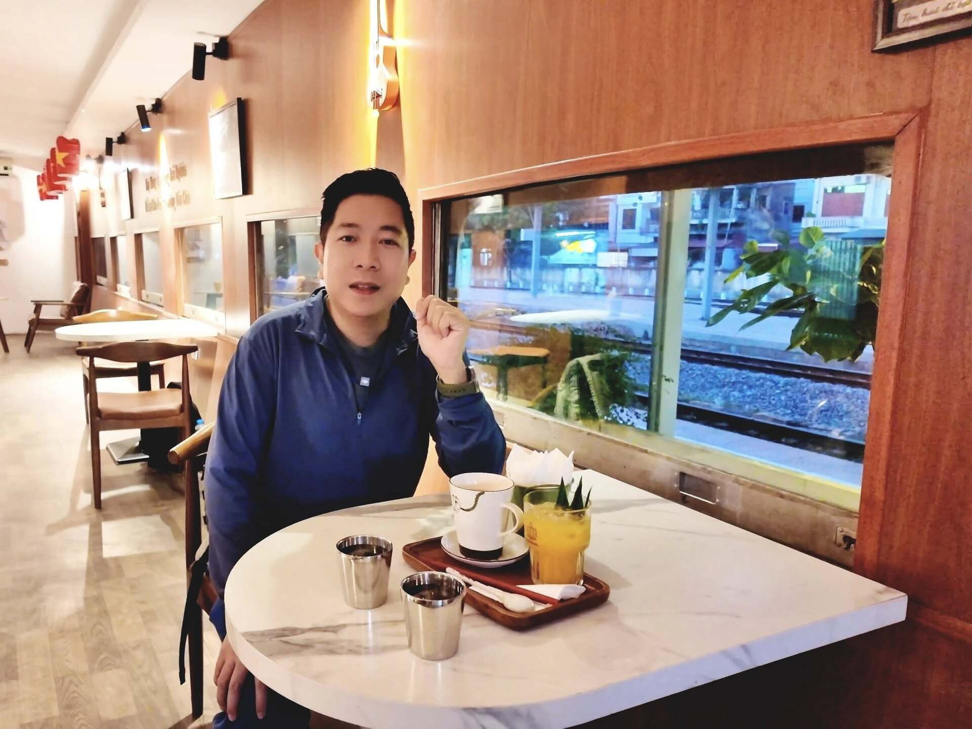 Quán cà phê xinh xắn trong nhà ga. Ảnh: Trần Việt Phương