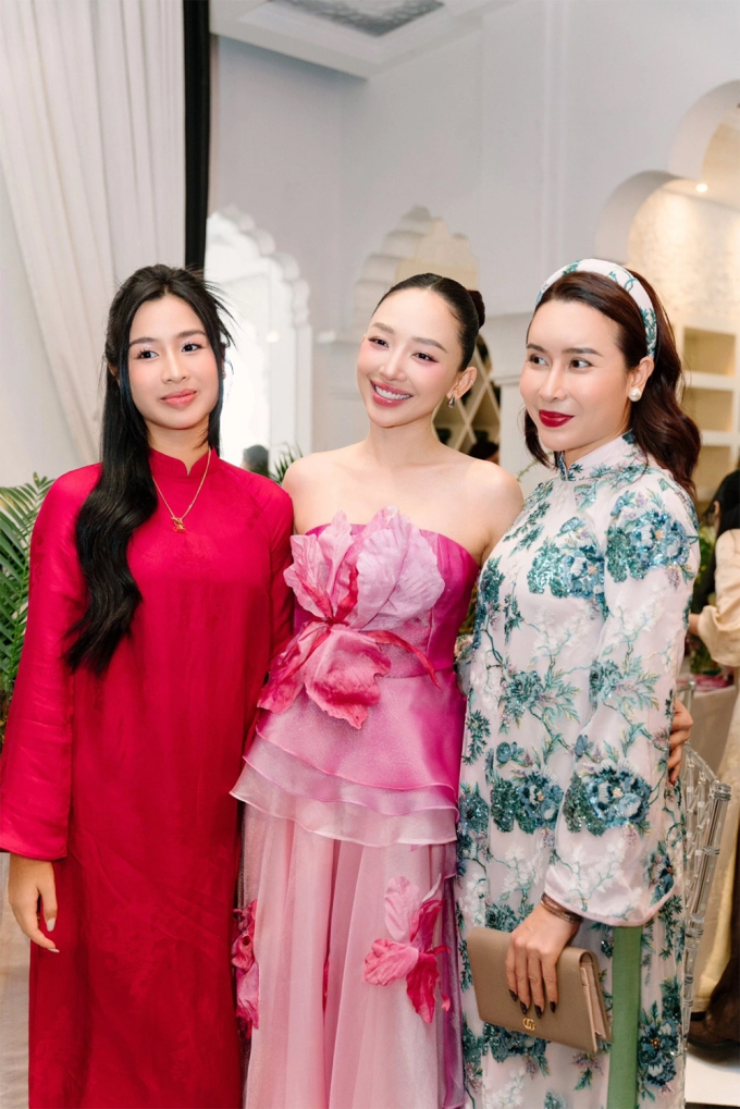 Lưu Hương Giang đi sự kiện cùng con gái lớn.