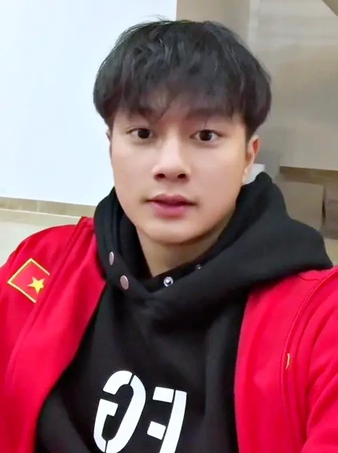 Nhiều bạn bè, đồng nghiệp nhận xét Văn Bình có tính cách dễ gần.