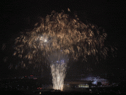 Clip Eva - ​Pháo hoa rực sáng bầu trời Hà Nội