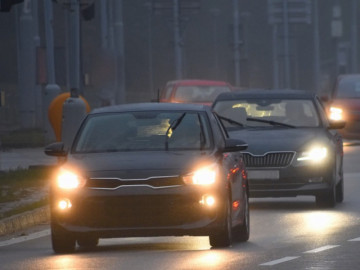 Thời gian bắt buộc phải bật đèn xe khi tham gia giao thông năm 2026 áp dụng theo quy định mới nhất