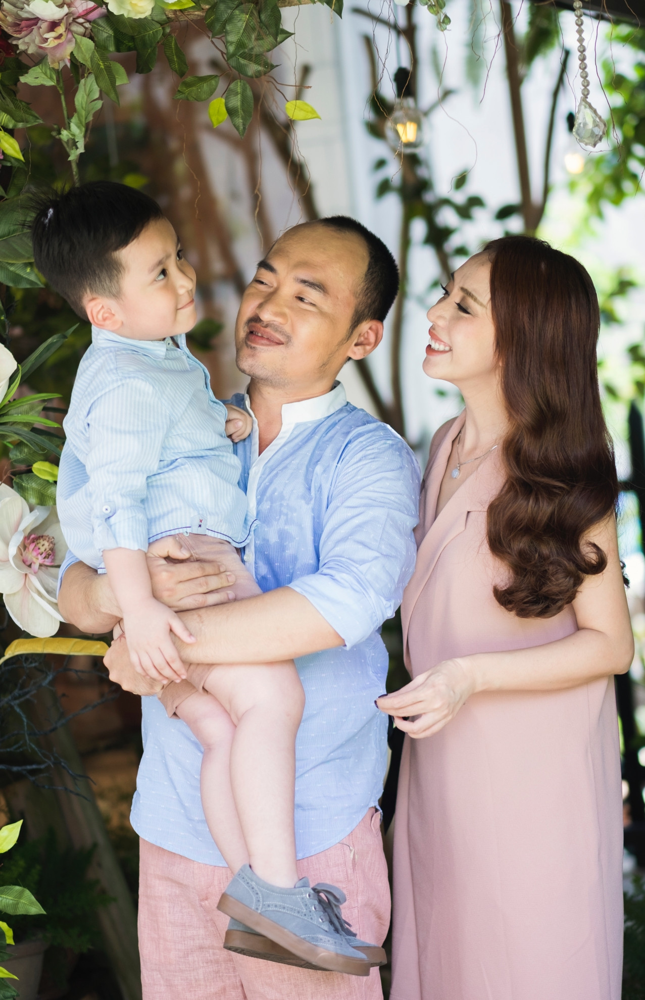 Con trai 13 tuổi cao 1m78, thạo 3 thứ tiếng của nghệ sĩ Thu Trang - Tiến Luật - 1