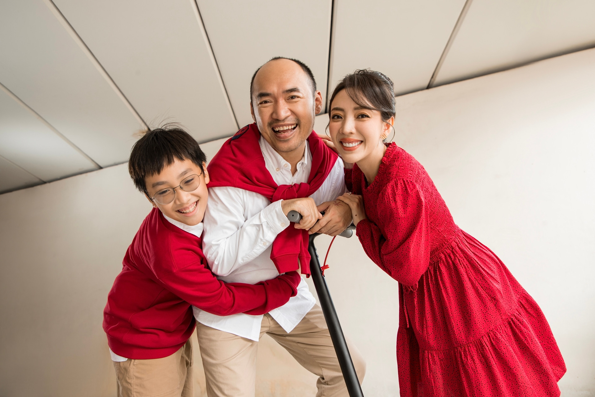 Con trai 13 tuổi cao 1m78, thạo 3 thứ tiếng của nghệ sĩ Thu Trang - Tiến Luật - 11