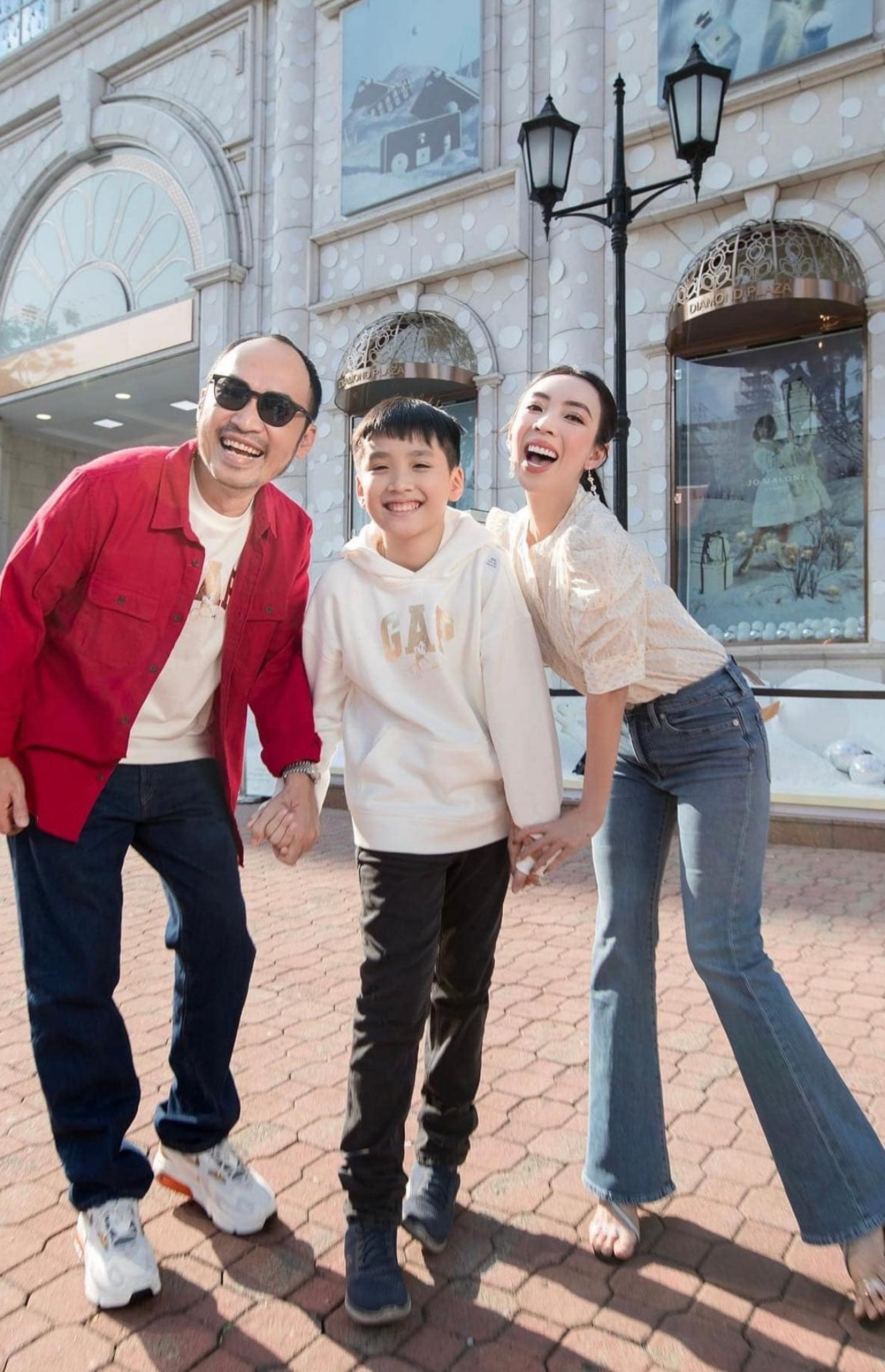 Thu Trang - Tiến Luật hạnh phúc vì con trai sống tình cảm, trưởng thành.