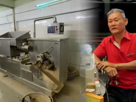 Bên trong xưởng thuốc trộn chất tạo cảm giác 'mau hết bệnh'