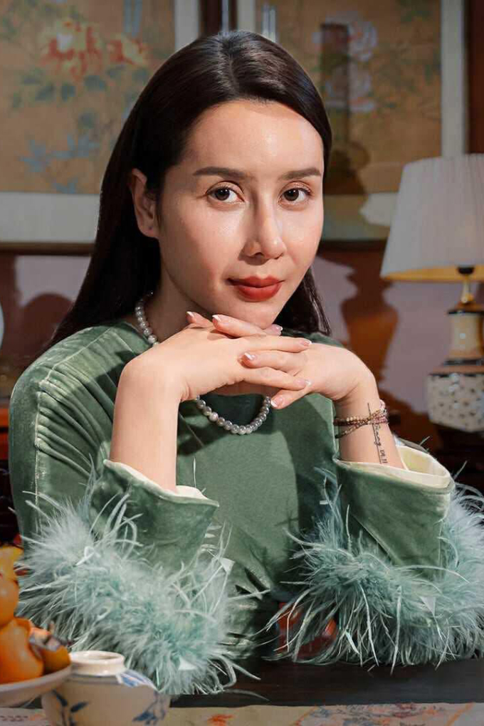 Nữ ca sĩ gần đây được chú ý khi tuyên bố không muốn nghe những lời góp ý về nhan sắc. Mọi ý kiến về âm nhạc Giang xin tiếp nhận nhưng những góp ý về nhan sắc thì Giang xin phép bỏ qua. Nếu hàng ngày bạn phải nghe những lời góp ý, thậm chí mỉa mai về nhan sắc thì rút kinh nghiệm như thế nào hay chỉ khiến bạn tổn thương và kém tự tin đi. Điều quan trọng giờ đây mình rất yêu phiên bản của mình ở thời điểm hiện tại và cũng may là không quá yếu bóng vía, cô bày tỏ trên trang cá nhân.