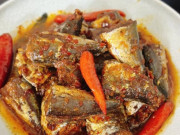 Bếp Eva - Loại cá rẻ hơn cá thu, ngon hơn cá chuồn, giúp bổ não, tốt tim, kho cá theo cách này ăn cùng cháo rất ngon