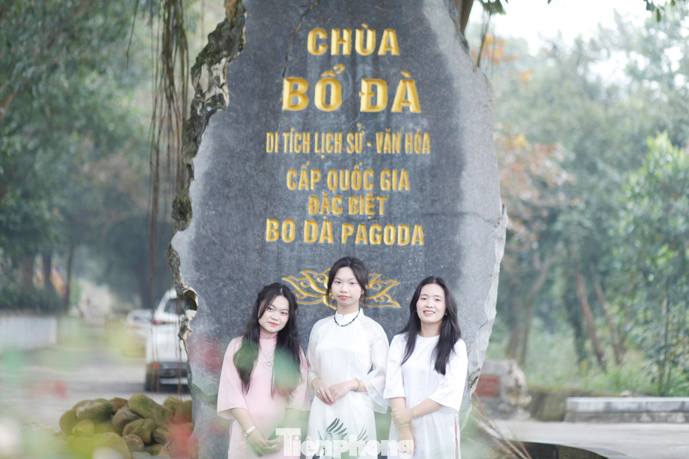 Chùa Bổ Đà là nơi lưu trữ hàng nghìn mộc bản khắc kinh Phật trên gỗ thị cổ nhất thế giới. Ảnh: Nguyễn Thắng