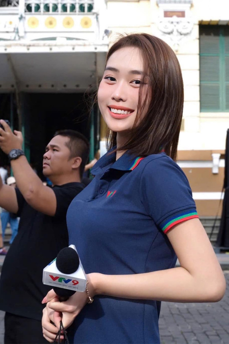 MC Ban Mai tên thật là Trần Thị Ban Mai, sinh năm 2000 tại TPHCM, là Hoa hậu Hòa bình Việt Nam (Miss Peace Vietnam) 2022. Tốt nghiệp xuất sắc Đại học Fisher (Mỹ) và đang học thạc sĩ truyền thông tại Southern New Hampshire University, cô giành điểm cao nhất kỳ thi tuyển MC - BTV VTV9 năm 2023.
