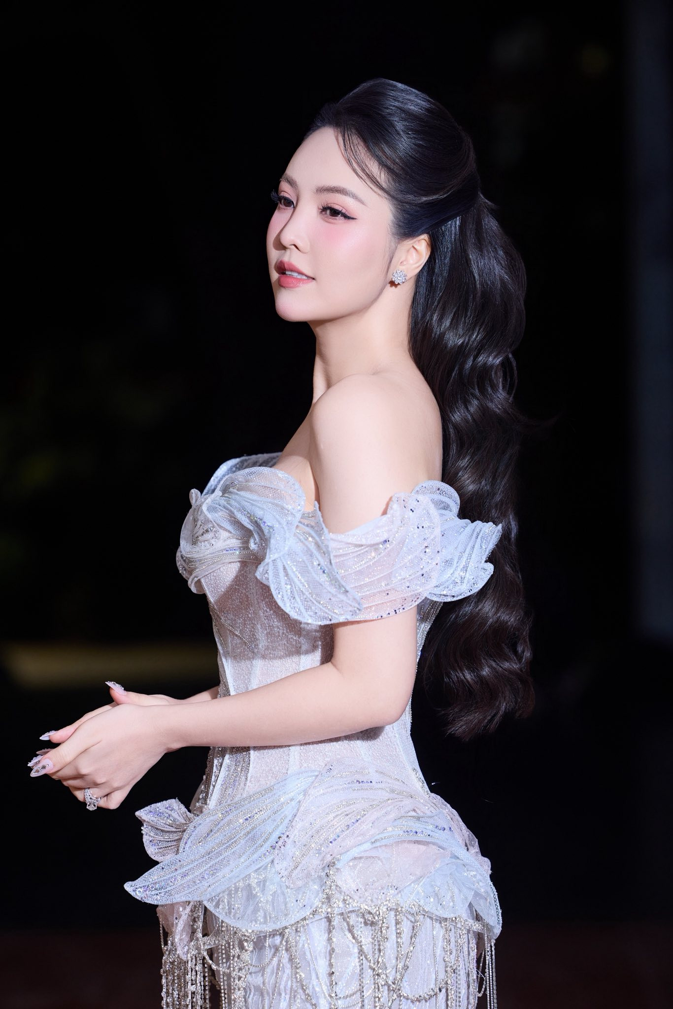 Với nền tảng kiến thức kinh tế vững chắc từ bằng cử nhân Ngoại thương và thạc sĩ MBA, Thuỵ Vân trở thành gương mặt quen thuộc của: Chuyển động 24h, Chìa khóa thành công và Bản tin Tài chính. Nhiều năm liên tiếp lọt danh sách MC ấn tượng VTV Awards, Thụy Vân chứng minh người đẹp hoàn toàn có thể chinh phục khán giả bằng tư duy sắc bén và bản lĩnh nghề nghiệp.