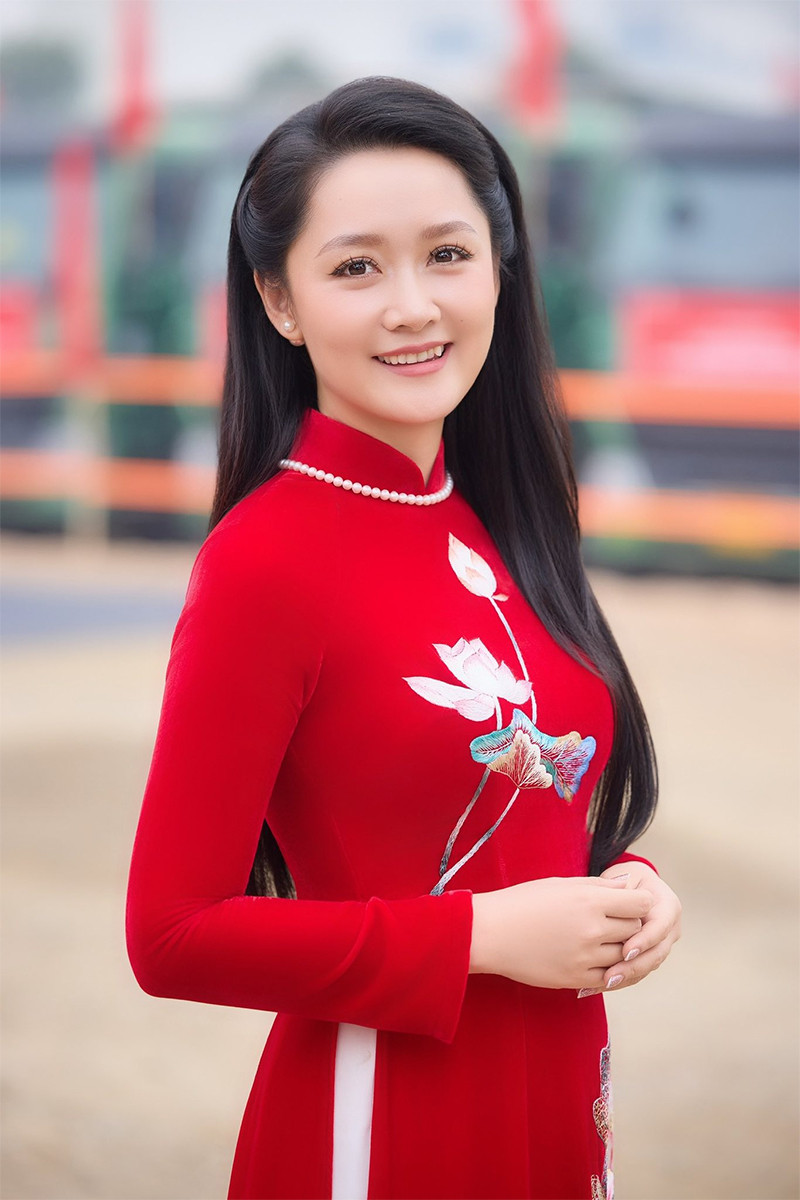 BTV Thu Hà sinh năm 1988 tại Hà Nội, là cựu học sinh chuyên Lý trường Hà Nội -Amsterdam, đoạt Miss Duyên dáng 2005 và từng dự thi Hoa hậu Việt Nam 2006. Cô từng đỗ thủ khoa Khoa diễn viên Đại học Sân khấu Điện ảnh và tốt nghiệp loại giỏi.