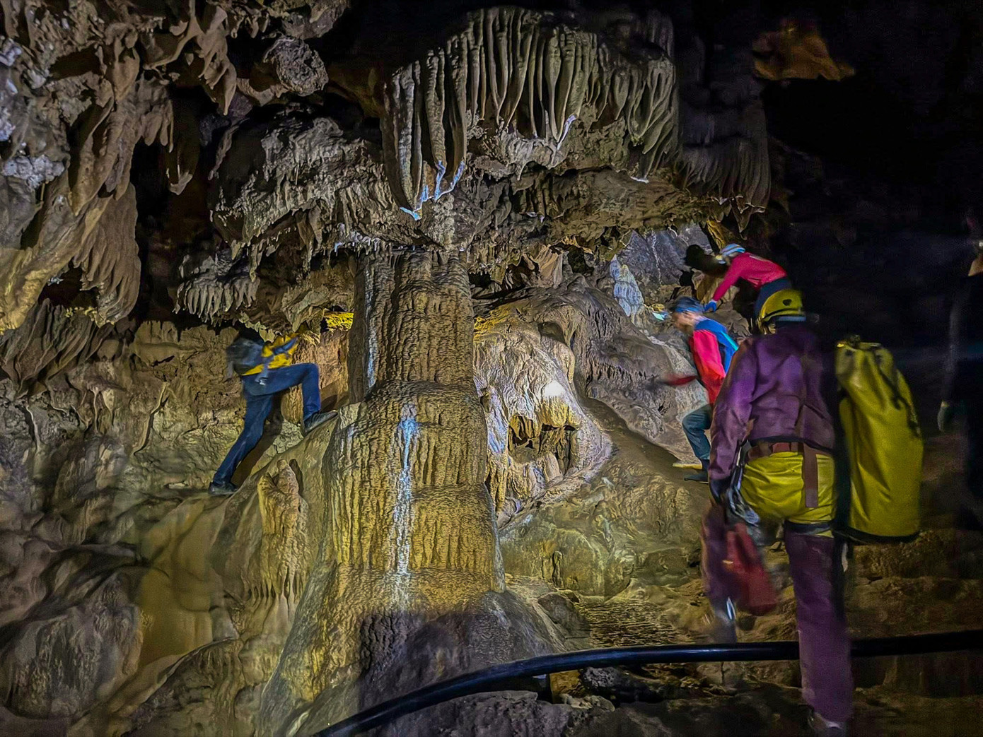 Vẻ Đẹp Hùng Vĩ Của Công Viên Địa Chất Toàn Cầu Unesco Lạng Sơn Công Viên Địa Chất Toàn Cầu Unesco Lạng Sơn Là Thành Viên Thứ 4 Của Mạng Lưới Công Viên Địa Chất Toàn Cầu Tại Việt Nam Được Unesco Công Nhận Vào Tháng 4/2025 Sau Đồng Văn, Cao Bằng, Đắk Nông. Sự Công Nhận Này Là Minh Chứng Cho Giá Trị Địa Chất - Văn Hóa Đặc Biệt Mà Việt Nam Đóng Góp Vào Bản Đồ Địa Chất Thế Giới. Hiện Tại Tỉnh Lạng Sơn Đang Nhóm Họp Với Các Cơ Quan Chuyên Môn Để Xây Dựng Quy Chế Quản Lý, Bảo Vệ Môi Trường Và Khai Thác Bền Vững Những Giá Trị Mà Công Viên Mang Lại.