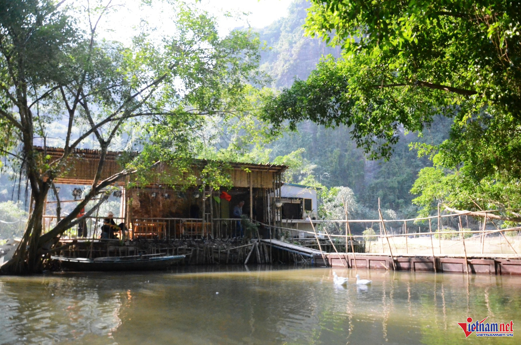 Thung lũng chỉ có căn nhà nhỏ, chưa có sự tác động lớn của con người đối với vẻ đẹp nguyên sơ nơi đây