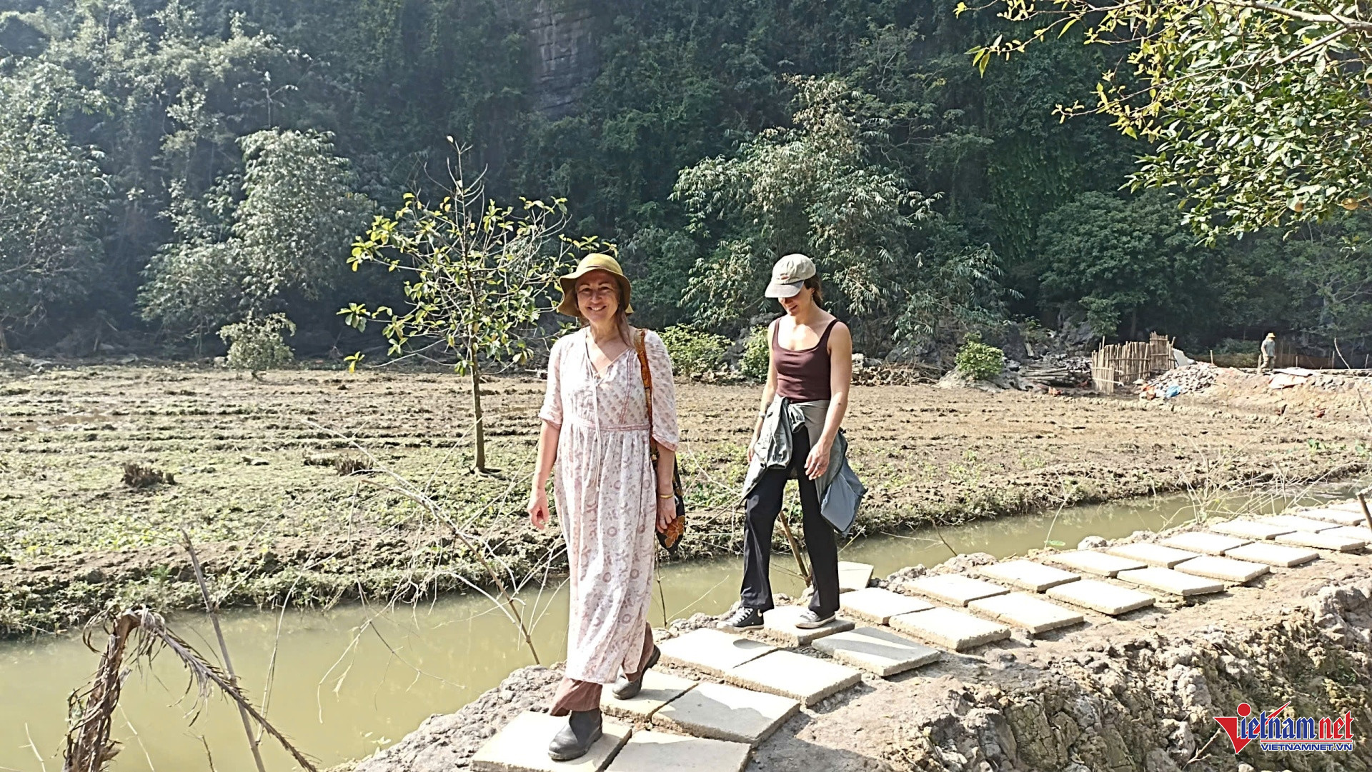 Khu vực thung lũng rộng khoảng 4ha là khu khám phá, trải nghiệm được nhiều khách Tây lựa chọn