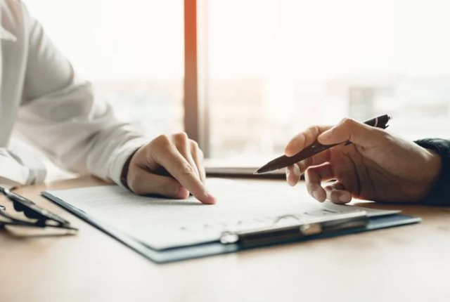 Thu nhập từ chuyển nhượng quyền sử dụng đất là một trong những khoản thu nhập phải chịu thuế thu nhập cá nhân. Ảnh minh họa: TL