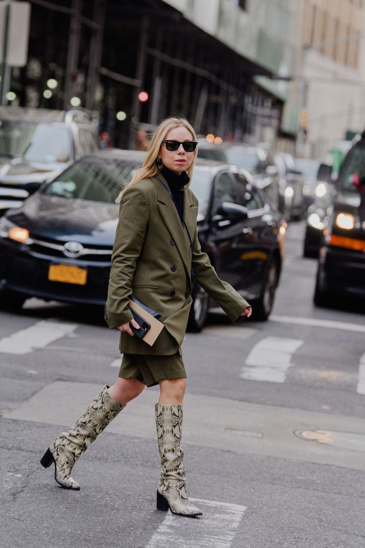 Họa tiết hoang dã nên phối với màu sắc nào để tạo ra bộ trang phục nổi bật? - 4