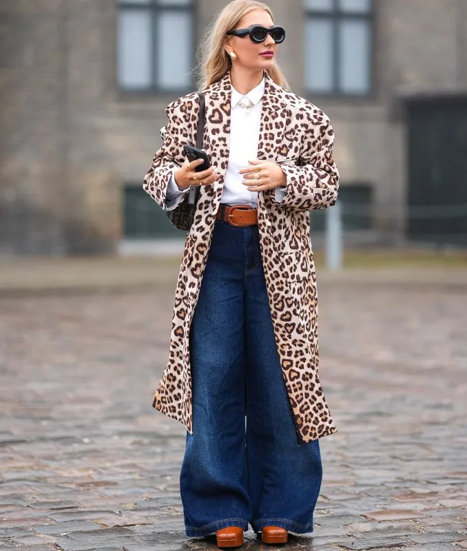 Họa tiết hoang dã nên phối với màu sắc nào để tạo ra bộ trang phục nổi bật? - 7