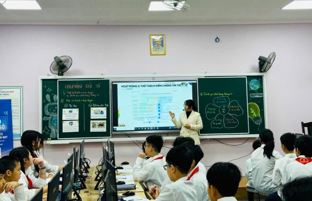 Một tiết học chuyên đề Tin học của cô và trò Trường THCS Nguyễn Trãi (Ba Đình, Hà Nội). Ảnh minh hoạ