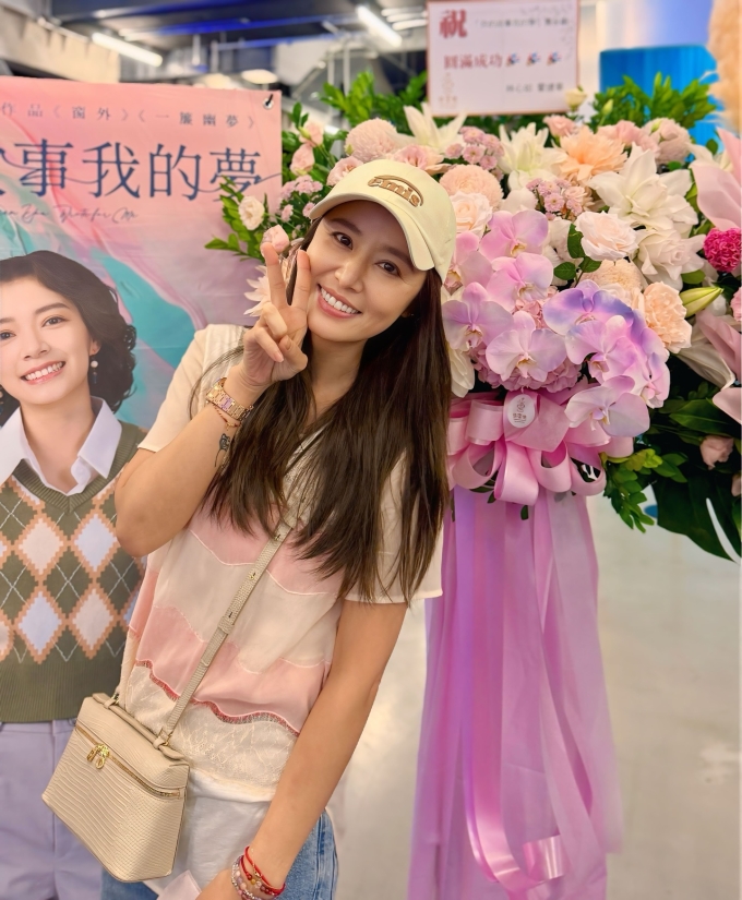 Lâm Tâm Như cũng tiết chế trang điểm đậm trong dịp thường ngày, phần nào giúp làn da được thông thoáng, hạn chế phải tiếp xúc với mỹ phẩm.