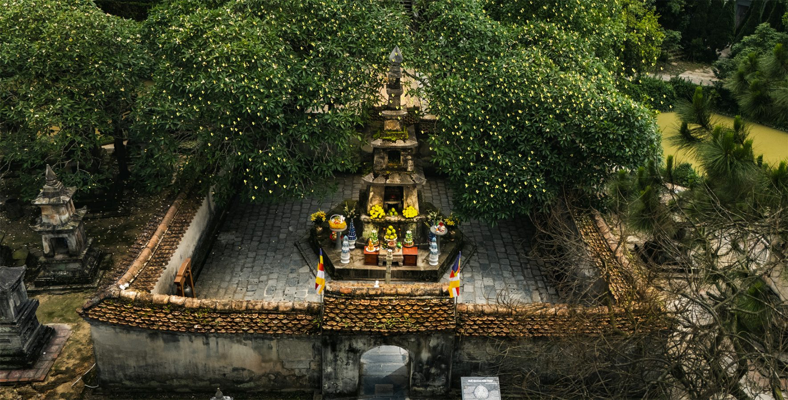 Vườn Tháp Huệ Quang. Ảnh: Yên Tử Tùng Lâm