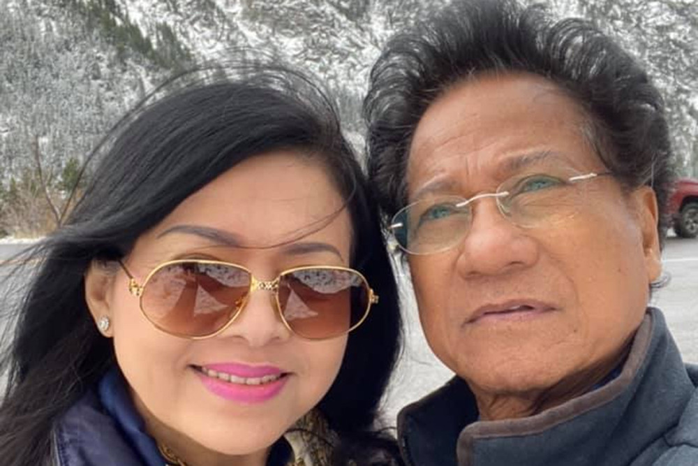 Danh ca Chế Linh được mệnh danh là người đào hoa bậc nhất làng nhạc vàng khi trải qua 4 cuộc hôn nhân và có tới 14 người con. Đáng chú ý, 2 người vợ đầu của ông là chị em ruột. Sau những thăng trầm, ông tìm thấy bến đỗ bình yên bên người vợ thứ 4 là bà Vương Nga, người đã gắn bó và chăm sóc ông hơn 40 năm qua.