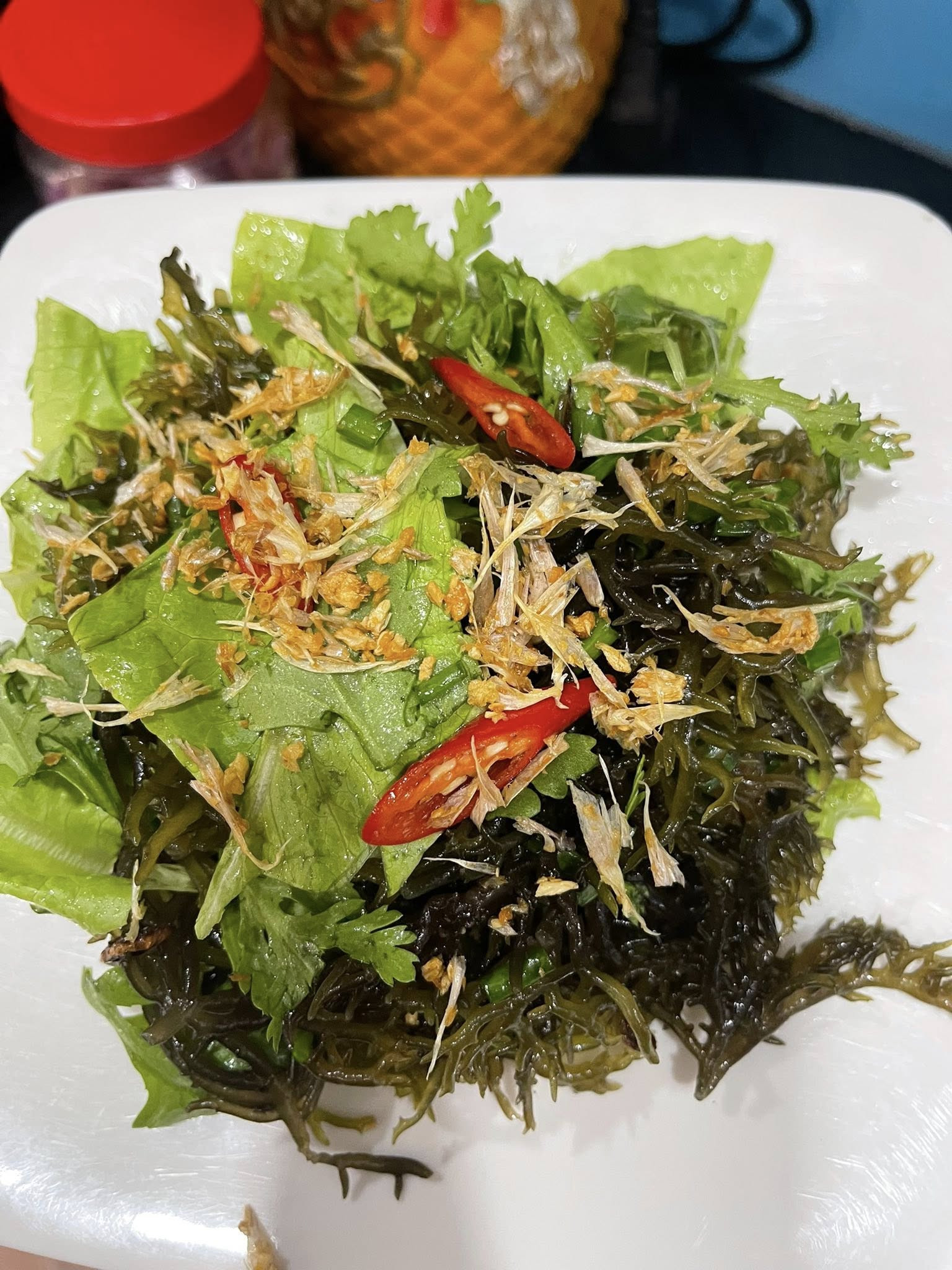 Rau cum cúm chỉ có thể khai thác từ tự nhiên nên được ví như sản vật “trời ban” ở vùng biển Lý Sơn, Quảng Ngãi. Ảnh: Lý Sơn Mart