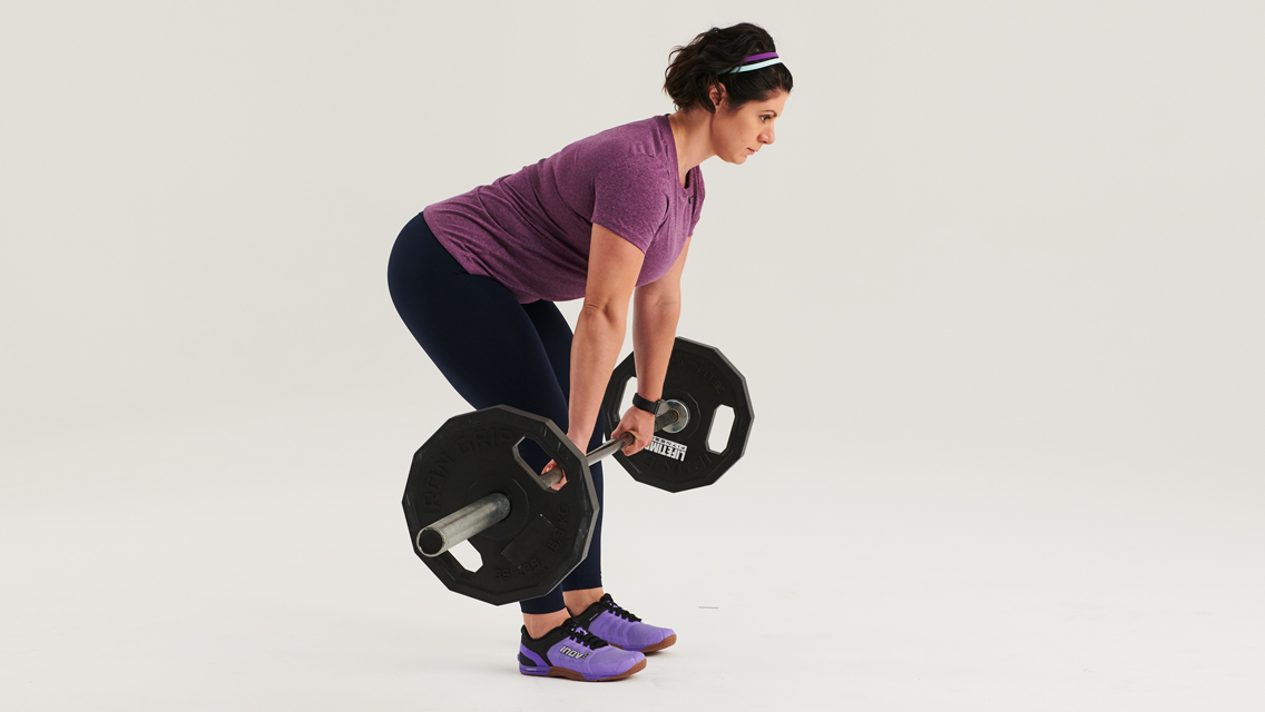 Bài tập nâng tạ kiểu Romania tập trung vào chuỗi cơ sau (mông - gân kheo - lưng dưới).