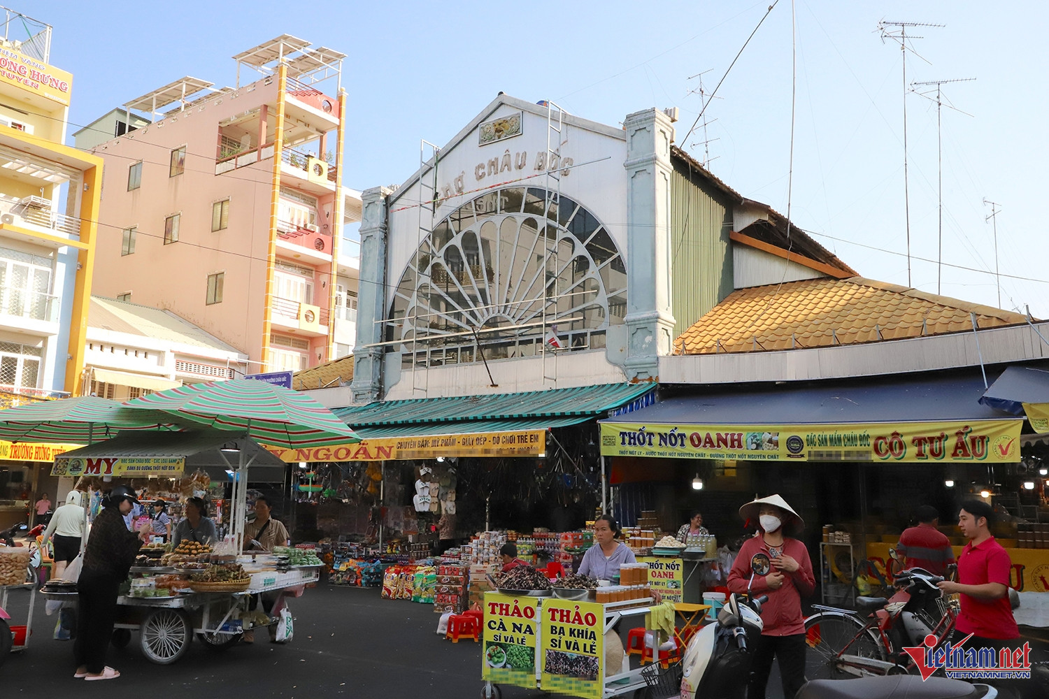 Khu chợ nổi tiếng bậc nhất miền Tây có loạt món amp;#34;tí honamp;#34; khiến du khách mê mẩn - 1