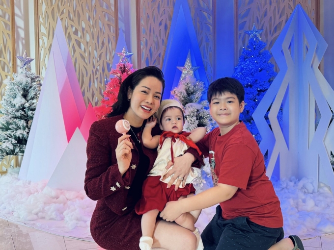 Nhật Kim Anh đưa con gái Julia về Cần Thơ thăm con trai Kutin dịp Giáng sinh 2025.