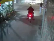 Clip Eva - Che biển số xe đi sàm sỡ phụ nữ, "yêu râu xanh" không thoát