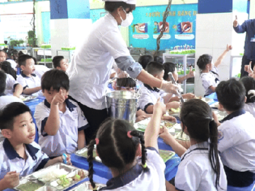 VIDEO: Sau sự cố Sago Food, trường tiểu học kiểm tra bếp ăn đột xuất