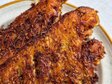 Loại cá màu sắc sặc sỡ, "ưa va chạm", thịt trắng, ít tanh, giàu đạm, ít béo, làm món này cực kì đưa cơm