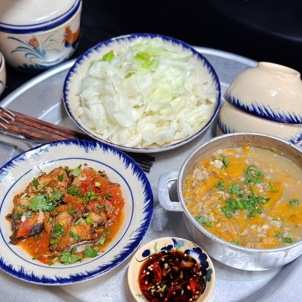 Vợ chồng trẻ amp;#39;giữ lửaamp;#39; hôn nhân bằng mâm cơm 60.000 đồng - 2