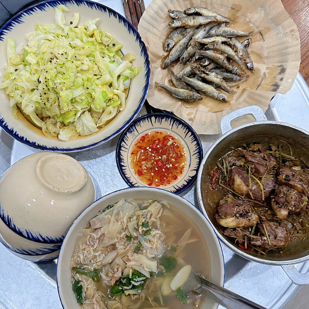 Vợ chồng trẻ amp;#39;giữ lửaamp;#39; hôn nhân bằng mâm cơm 60.000 đồng - 4