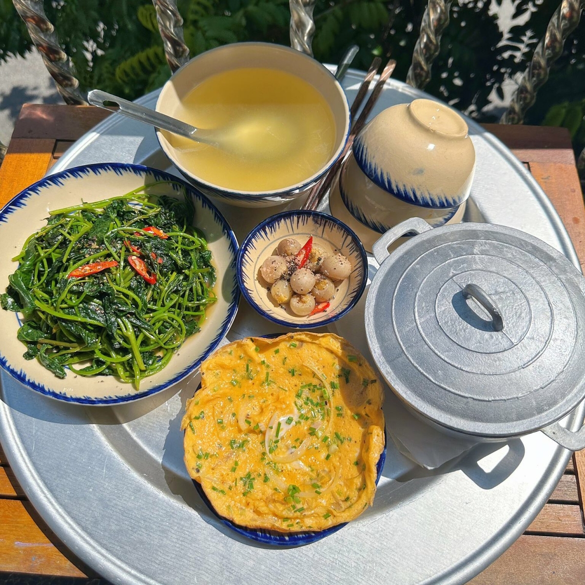 Vợ chồng trẻ amp;#39;giữ lửaamp;#39; hôn nhân bằng mâm cơm 60.000 đồng - 5