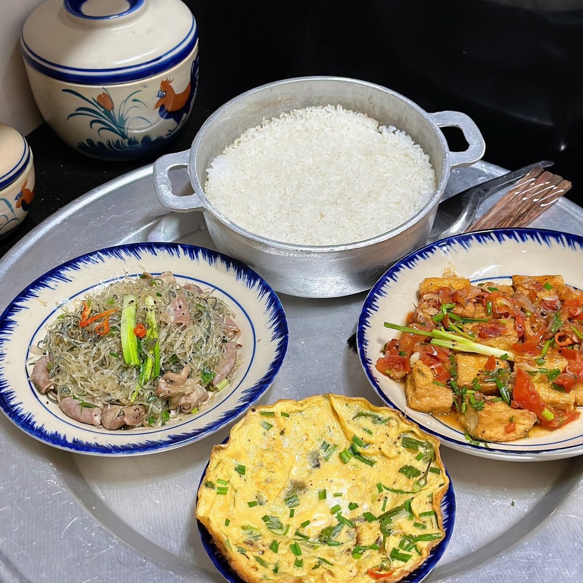 Vợ chồng trẻ amp;#39;giữ lửaamp;#39; hôn nhân bằng mâm cơm 60.000 đồng - 7