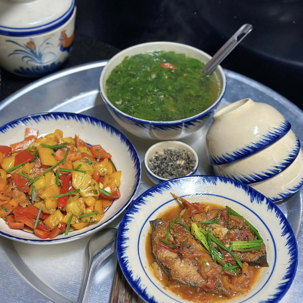 Vợ chồng trẻ amp;#39;giữ lửaamp;#39; hôn nhân bằng mâm cơm 60.000 đồng - 9