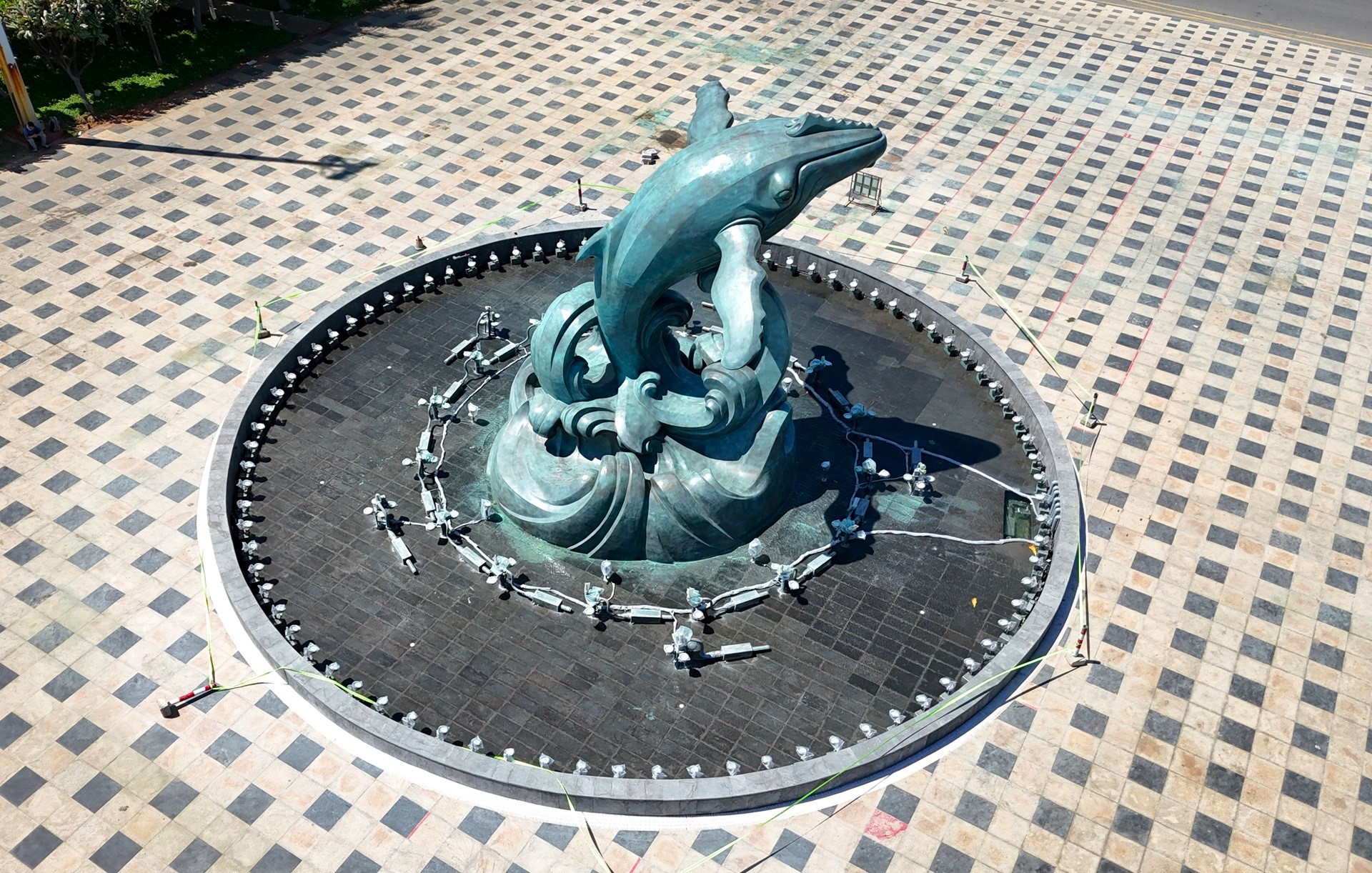 Ngắm tượng cá Ông bằng đồng cao gần 9m, nặng 50 tấn ở Bãi Sau Vũng Tàu - 2