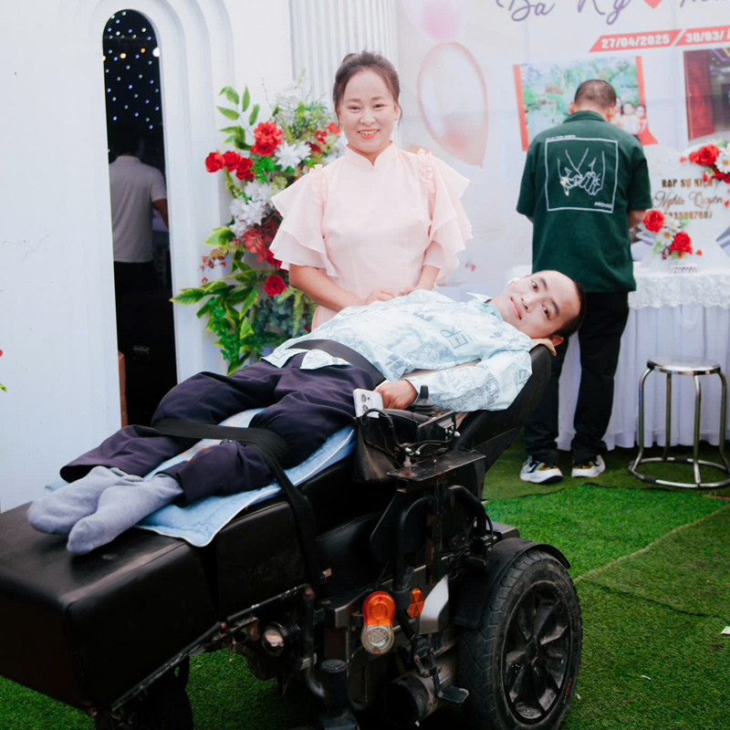 Vợ chồng anh đến với nhau bằng tình yêu thương chân thành 