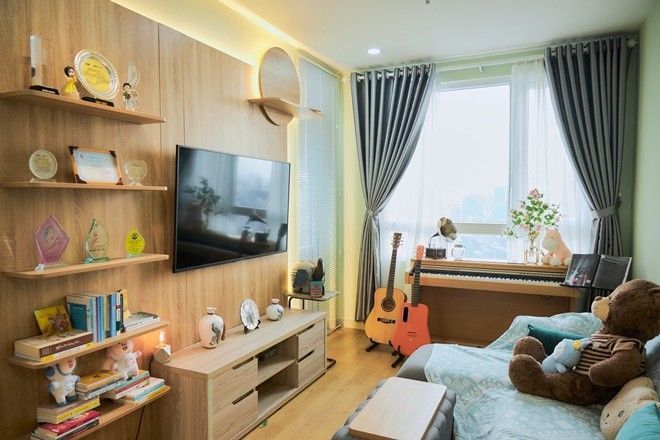 Tổ ấm của Duyên Quỳnh tọa lạc tại Bình Thạnh, là toàn bộ số tiền cô dành dụm mới có được nên quán quân Người kể chuyện tình luôn cảm thấy tự hào vì điều này.