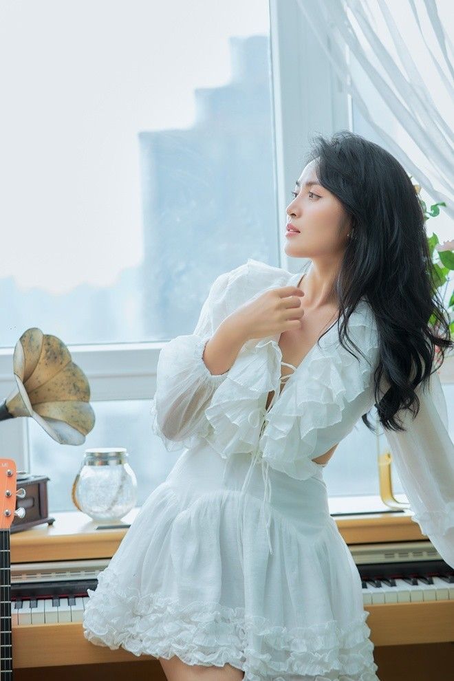 Âm nhạc là thứ ăn vào máu Duyên Quỳnh nên góc nhà này là sự sống của cô, bởi cô đã từng vấp phải sự phản đối của gia đình, nhưng rồi vẫn chọn con đường âm nhạc để theo đuổi như cô từng chia sẻ.