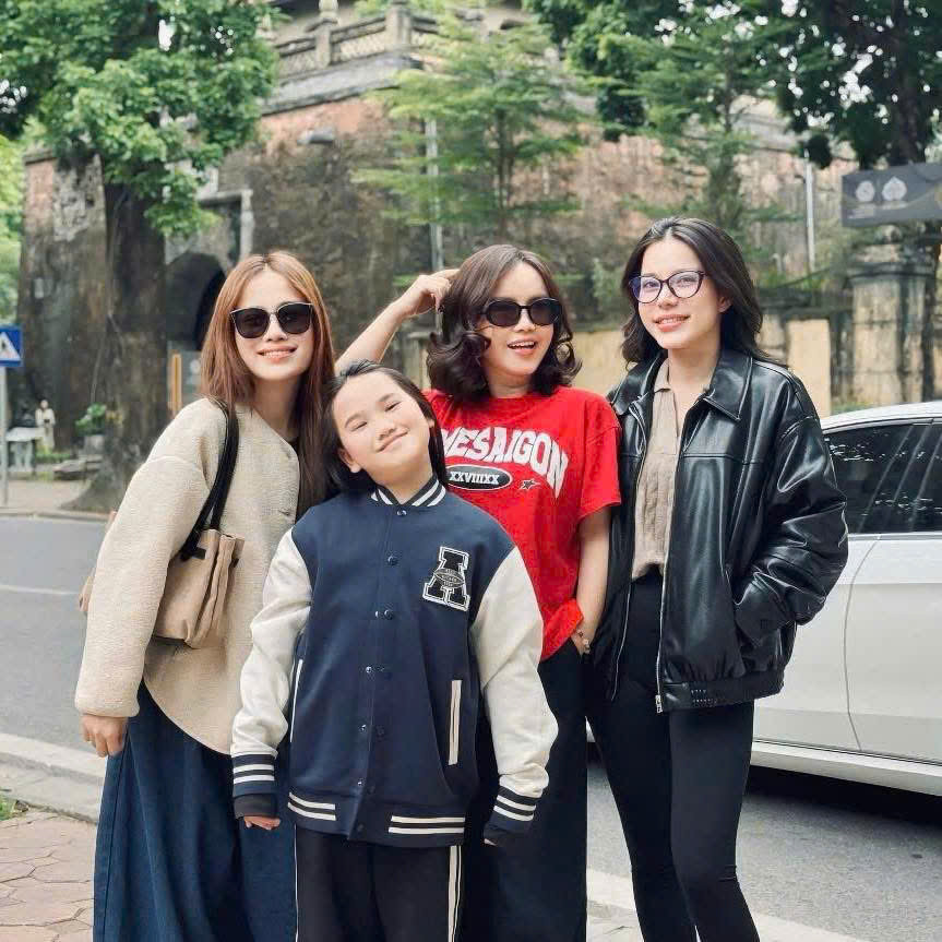 Diễn viên Hoàng Yến tự chữa lành sau 4 cuộc hôn nhân đổ vỡ, ủng hộ các con đi tu - 3