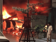 Clip Eva - Lửa thiêu rụi quán bia ở Hà Nội