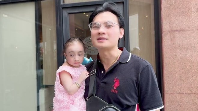 Nghệ sĩ Ưu tú Kim Tiểu Long và con gái nuôi lúc sinh thời. Ảnh: FBNV