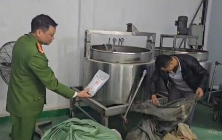 Các đường dây mua nguyên liệu rồi sản xuất thuốc giả.